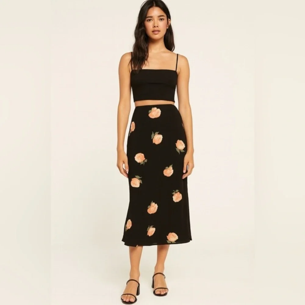 Reformation Bea Crepe Midi Skirt Large Floral Rose Design size 4 Black - Picture 1 of 7